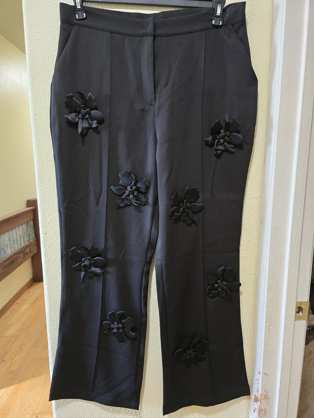 SHEIN Black Floral-Appliqué Straight Pants